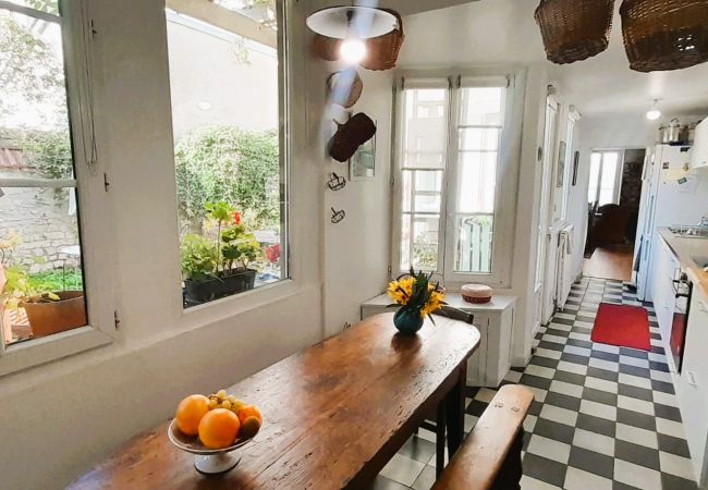 Maison à Châteauroux - Maison de ville 7 pers coeur de chtx cour wifi