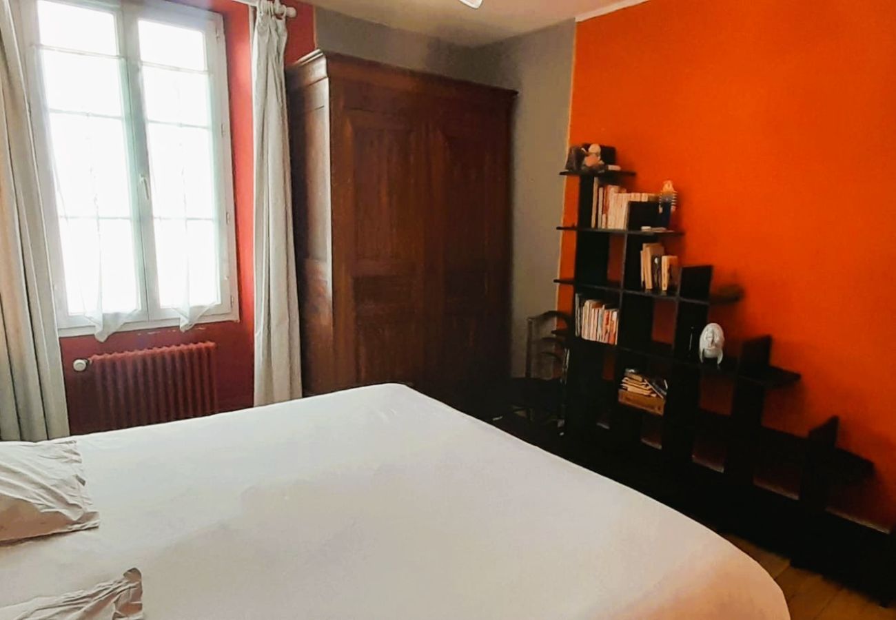 Maison à Châteauroux - Maison de ville 7 pers coeur de chtx cour wifi