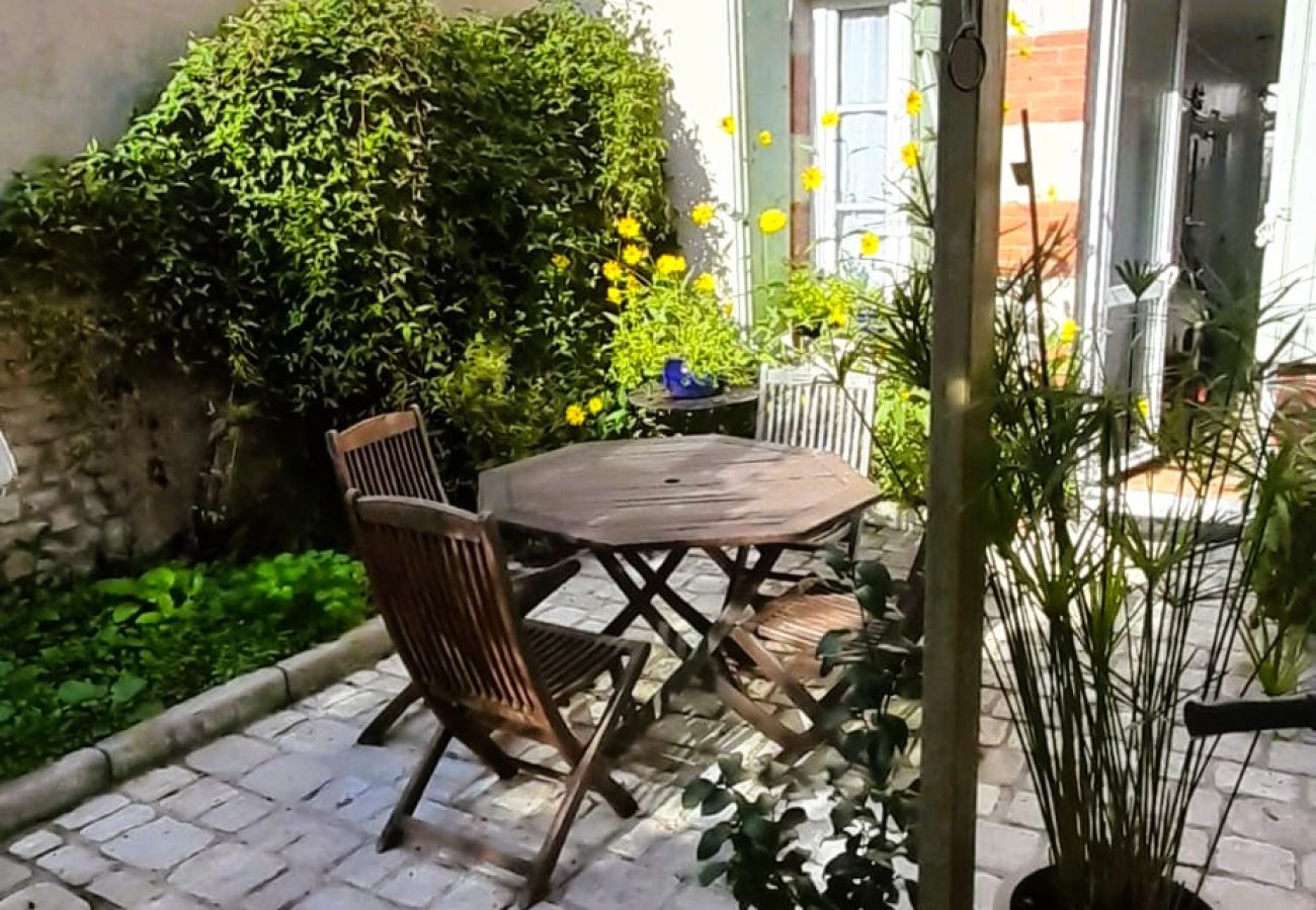 Maison à Châteauroux - Maison de ville 7 pers coeur de chtx cour wifi