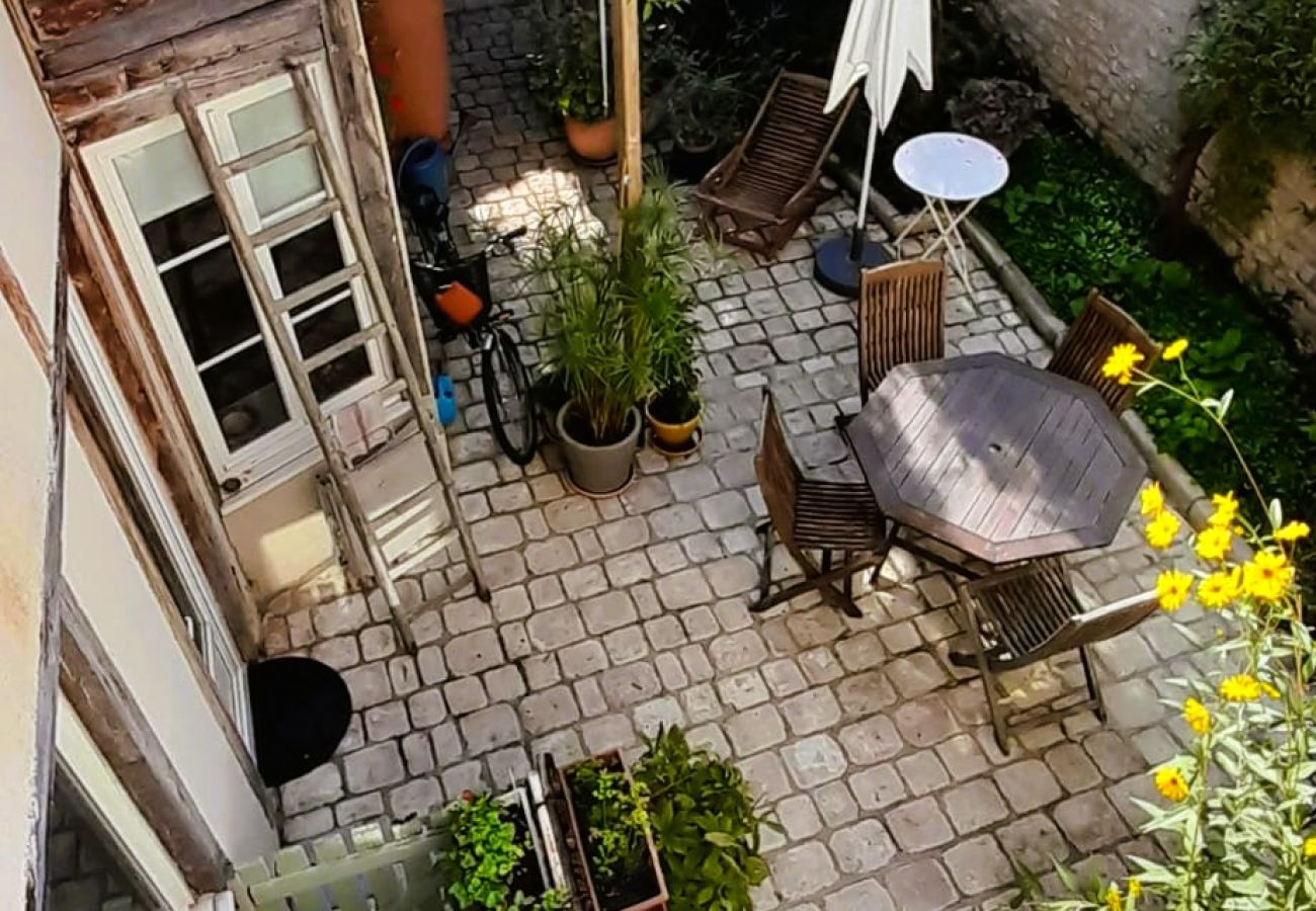 Maison à Châteauroux - Maison de ville 7 pers coeur de chtx cour wifi