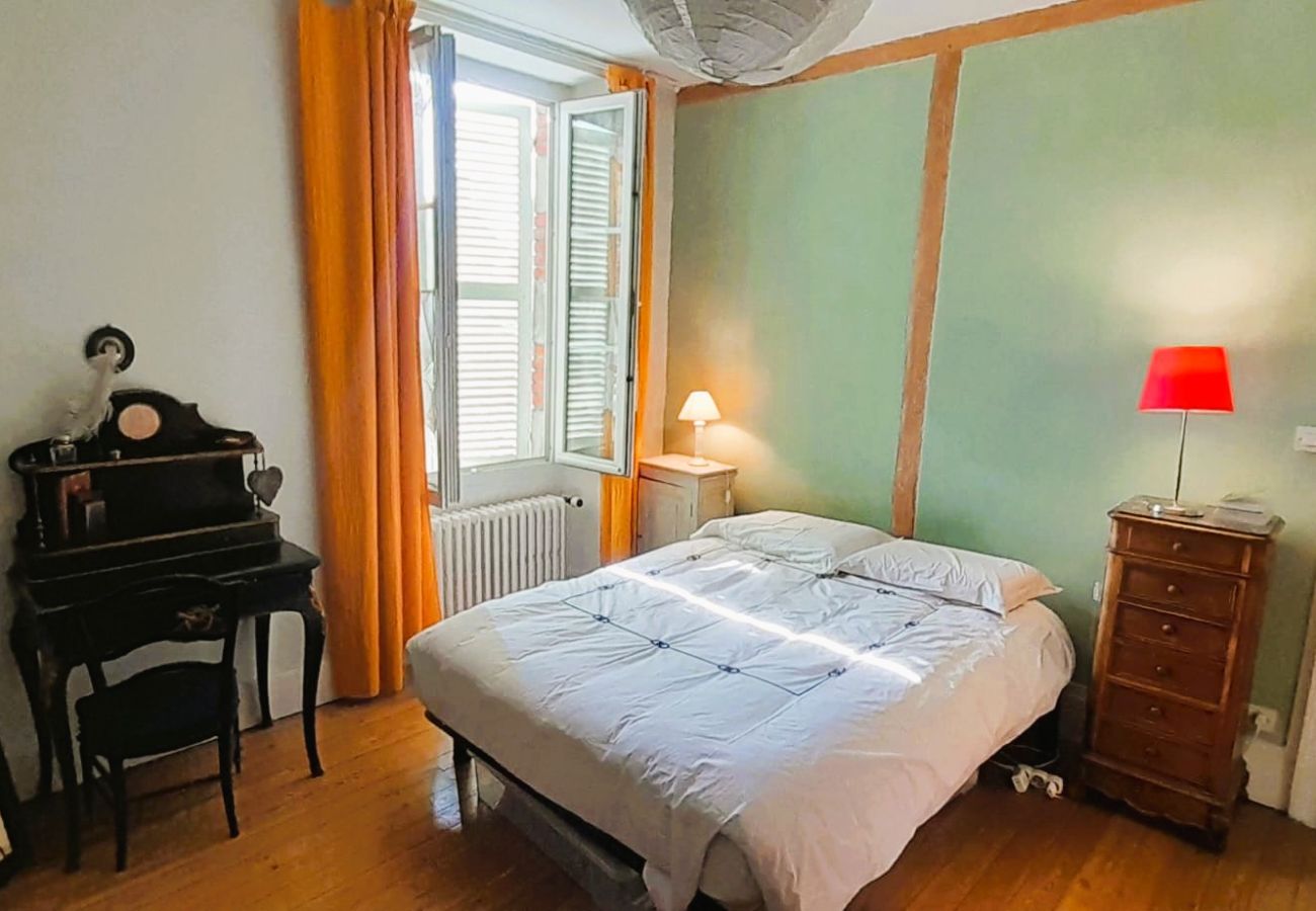 Maison à Châteauroux - Maison de ville 7 pers coeur de chtx cour wifi