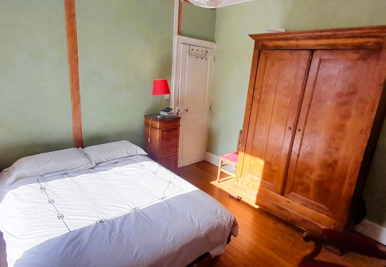 Maison à Châteauroux - Maison de ville 7 pers coeur de chtx cour wifi