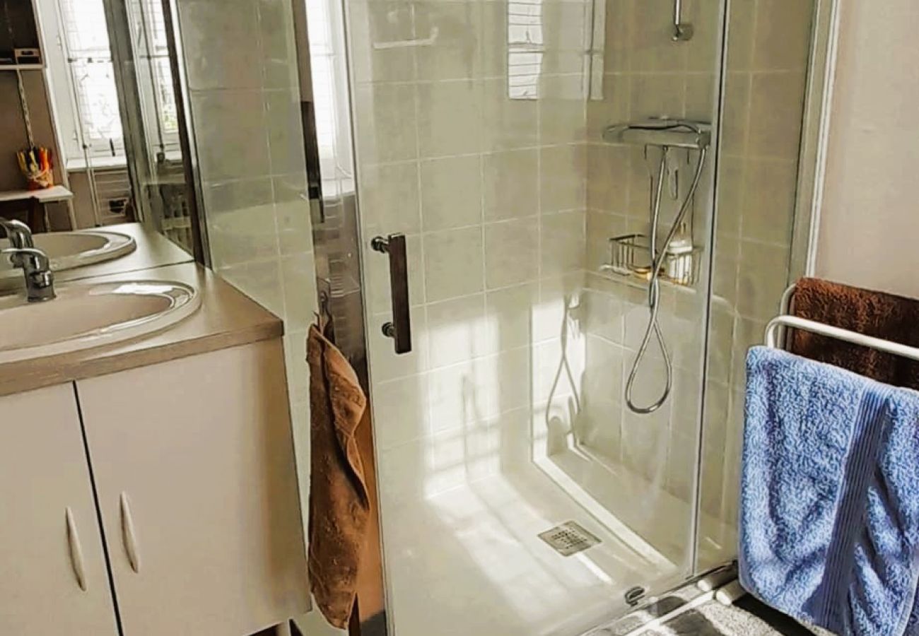 Maison à Châteauroux - Maison de ville 7 pers coeur de chtx cour wifi