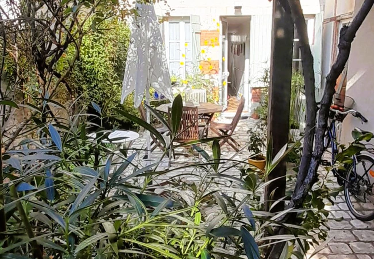 Maison à Châteauroux - Maison de ville 7 pers coeur de chtx cour wifi