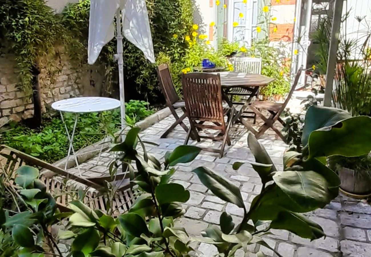 Maison à Châteauroux - Maison de ville 7 pers coeur de chtx cour wifi