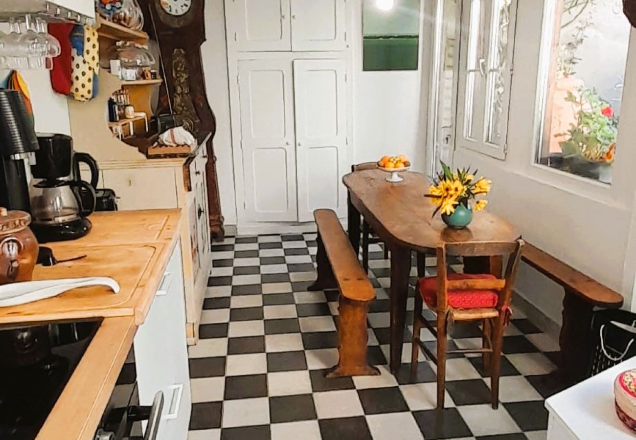 Maison à Châteauroux - Maison de ville 7 pers coeur de chtx cour wifi