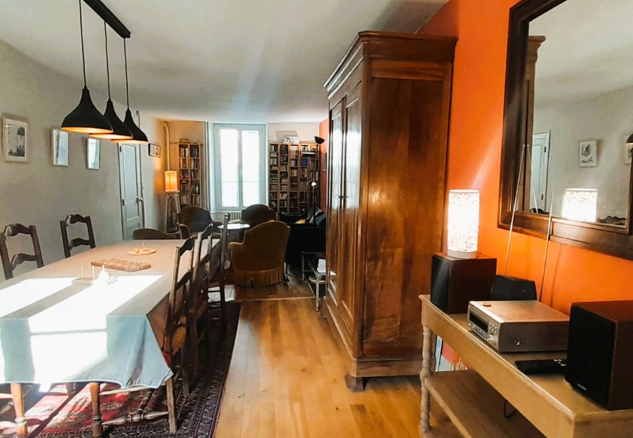 Maison à Châteauroux - Maison de ville 7 pers coeur de chtx cour wifi