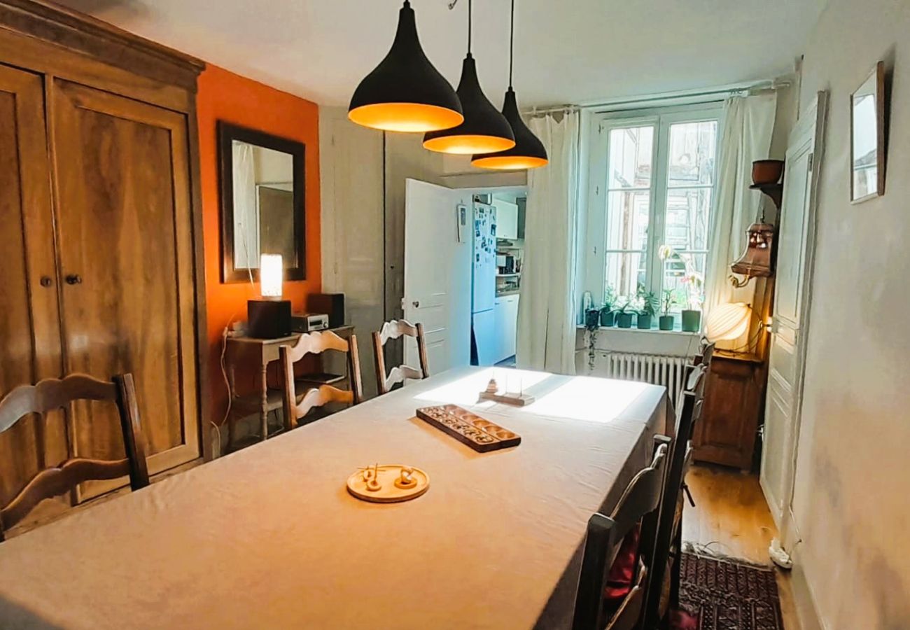 Maison à Châteauroux - Maison de ville 7 pers coeur de chtx cour wifi