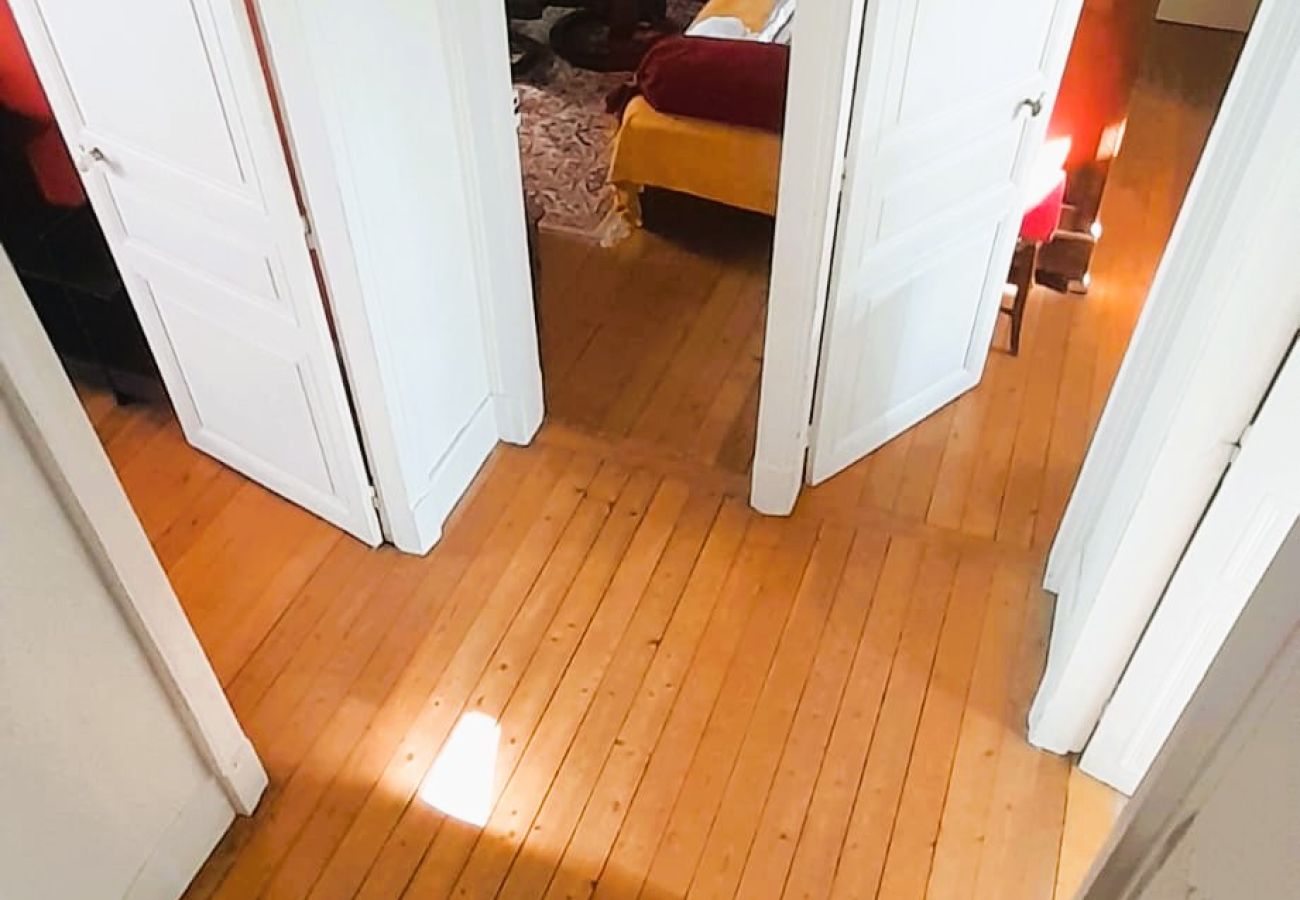 Maison à Châteauroux - Maison de ville 7 pers coeur de chtx cour wifi