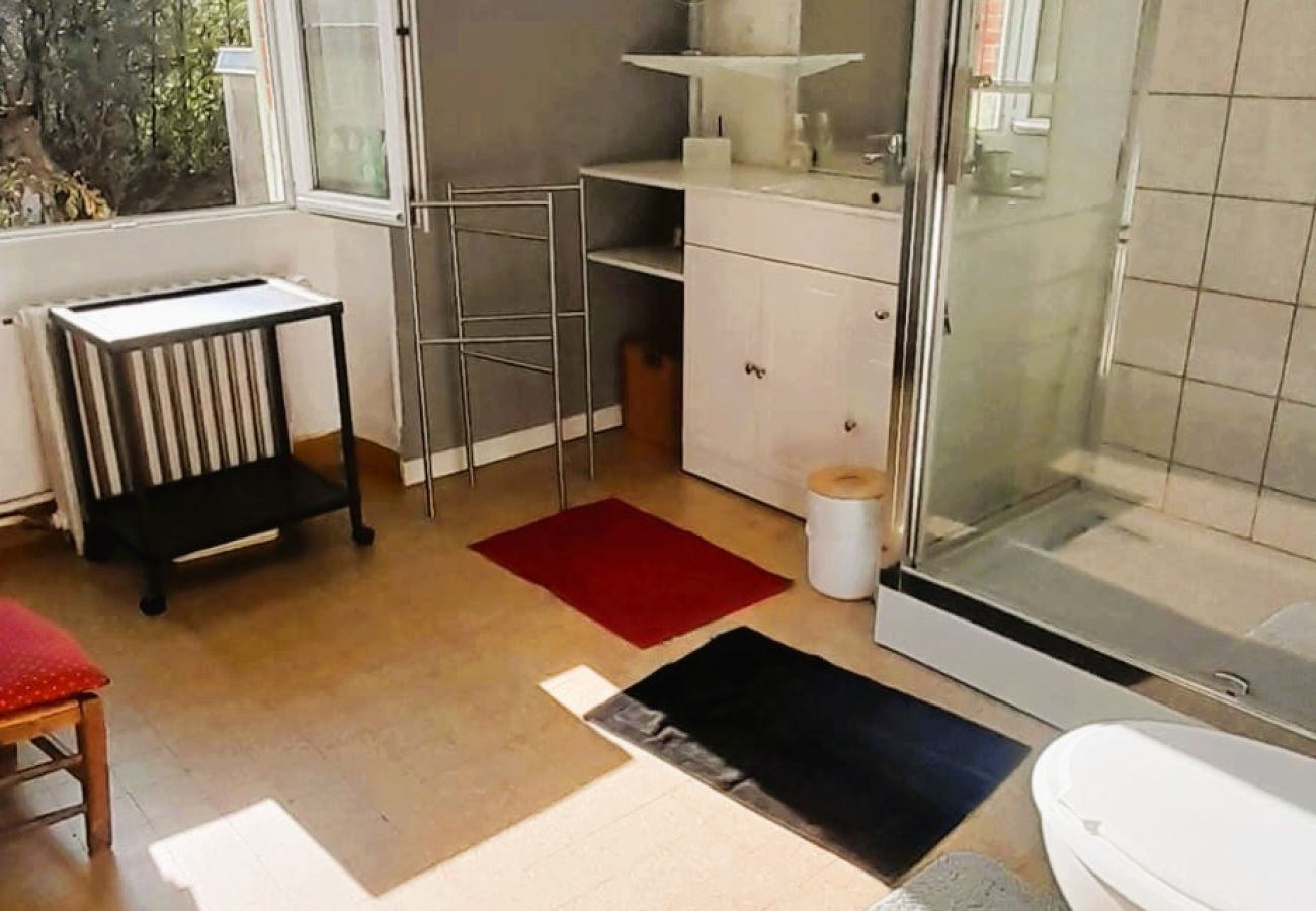 Maison à Châteauroux - Maison de ville 7 pers coeur de chtx cour wifi