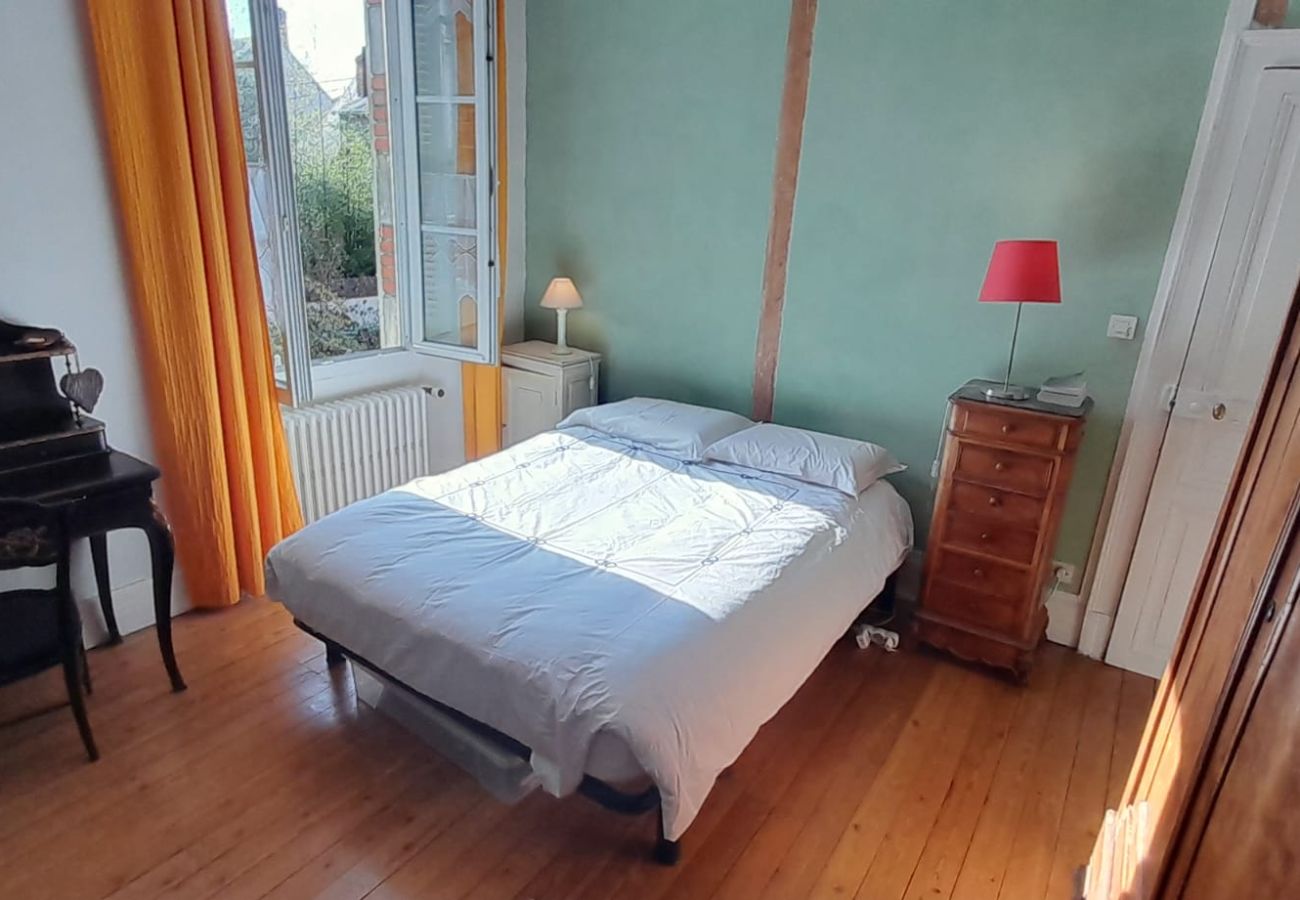 Maison à Châteauroux - Maison de ville 7 pers coeur de chtx cour wifi