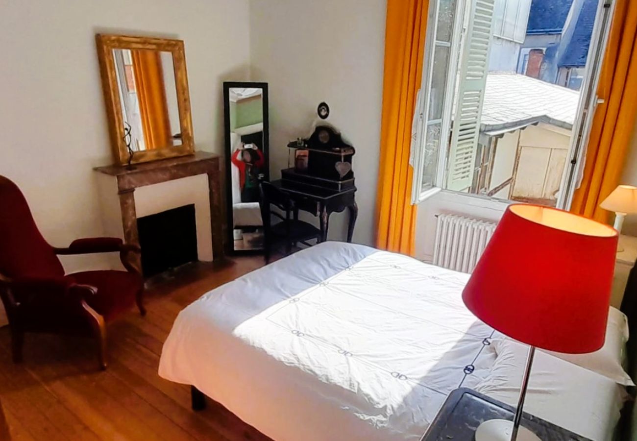 Maison à Châteauroux - Maison de ville 7 pers coeur de chtx cour wifi