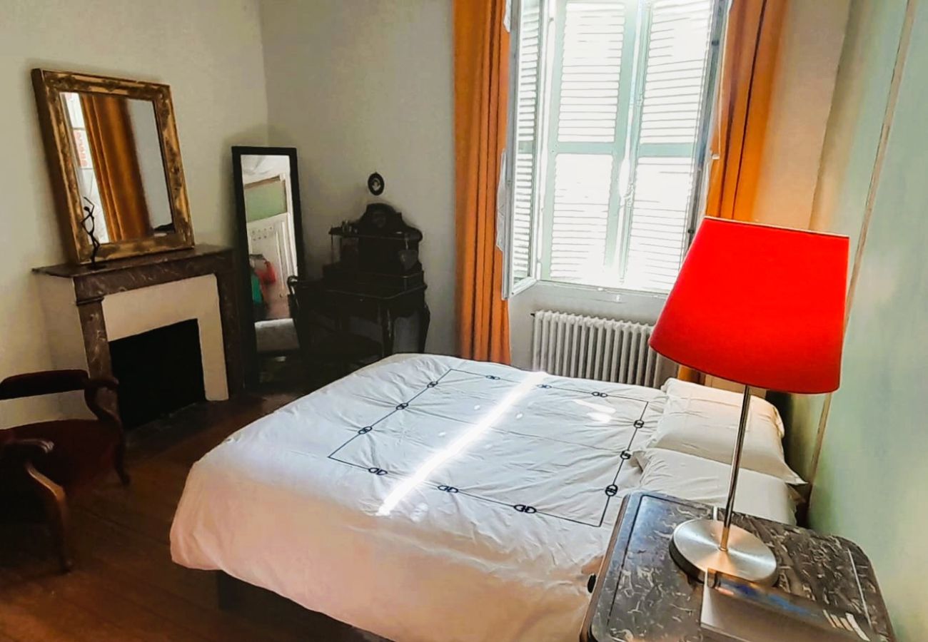 Maison à Châteauroux - Maison de ville 7 pers coeur de chtx cour wifi