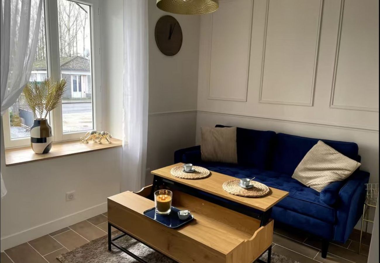 Studio à Vierzon - Charmant Studio Balnéo wifi borne electrique