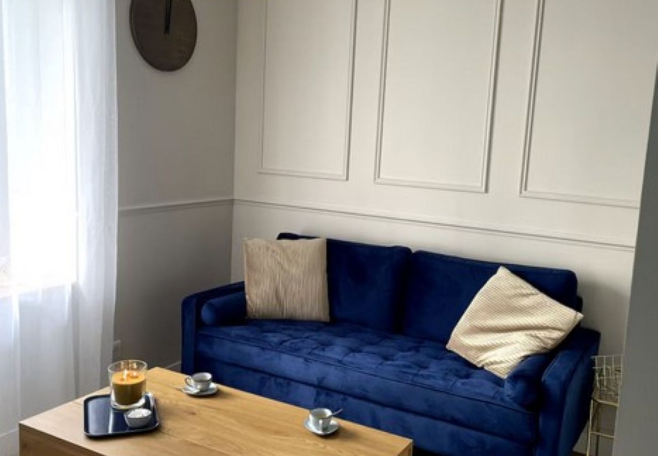 Studio à Vierzon - Charmant Studio Balnéo wifi borne electrique