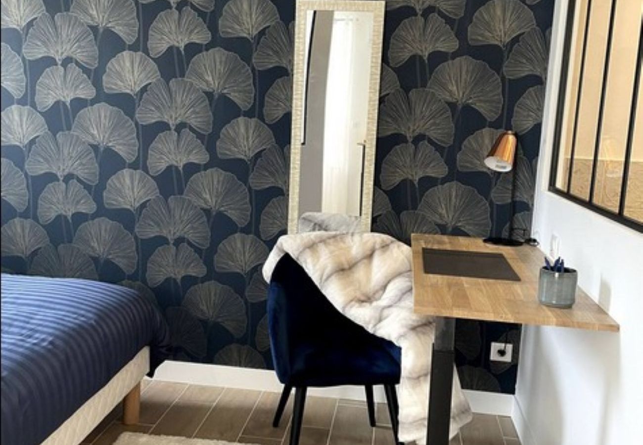 Studio à Vierzon - Charmant Studio Balnéo wifi borne electrique