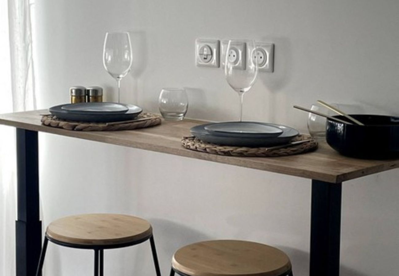 Studio à Vierzon - Charmant Studio Balnéo wifi borne electrique