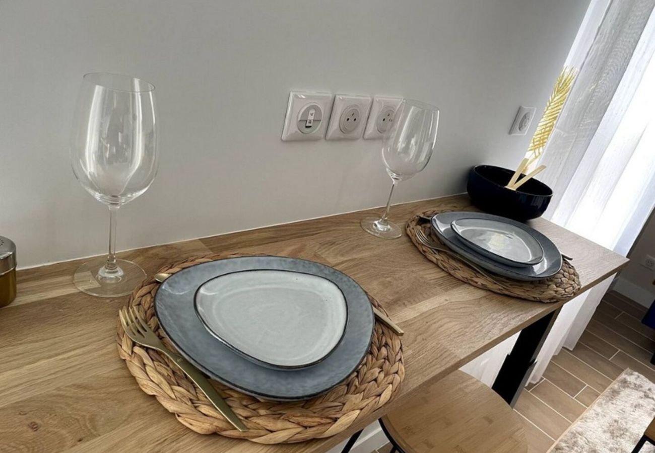 Studio à Vierzon - Charmant Studio Balnéo wifi borne electrique