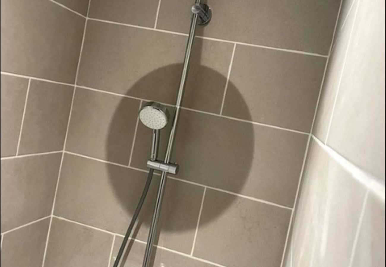 Studio à Vierzon - Charmant Studio Balnéo wifi borne electrique