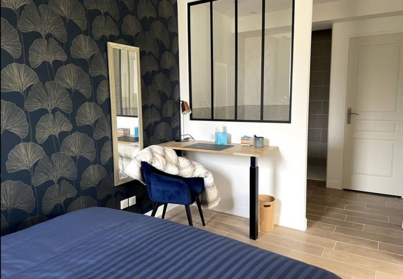 Studio à Vierzon - Charmant Studio Balnéo wifi borne electrique