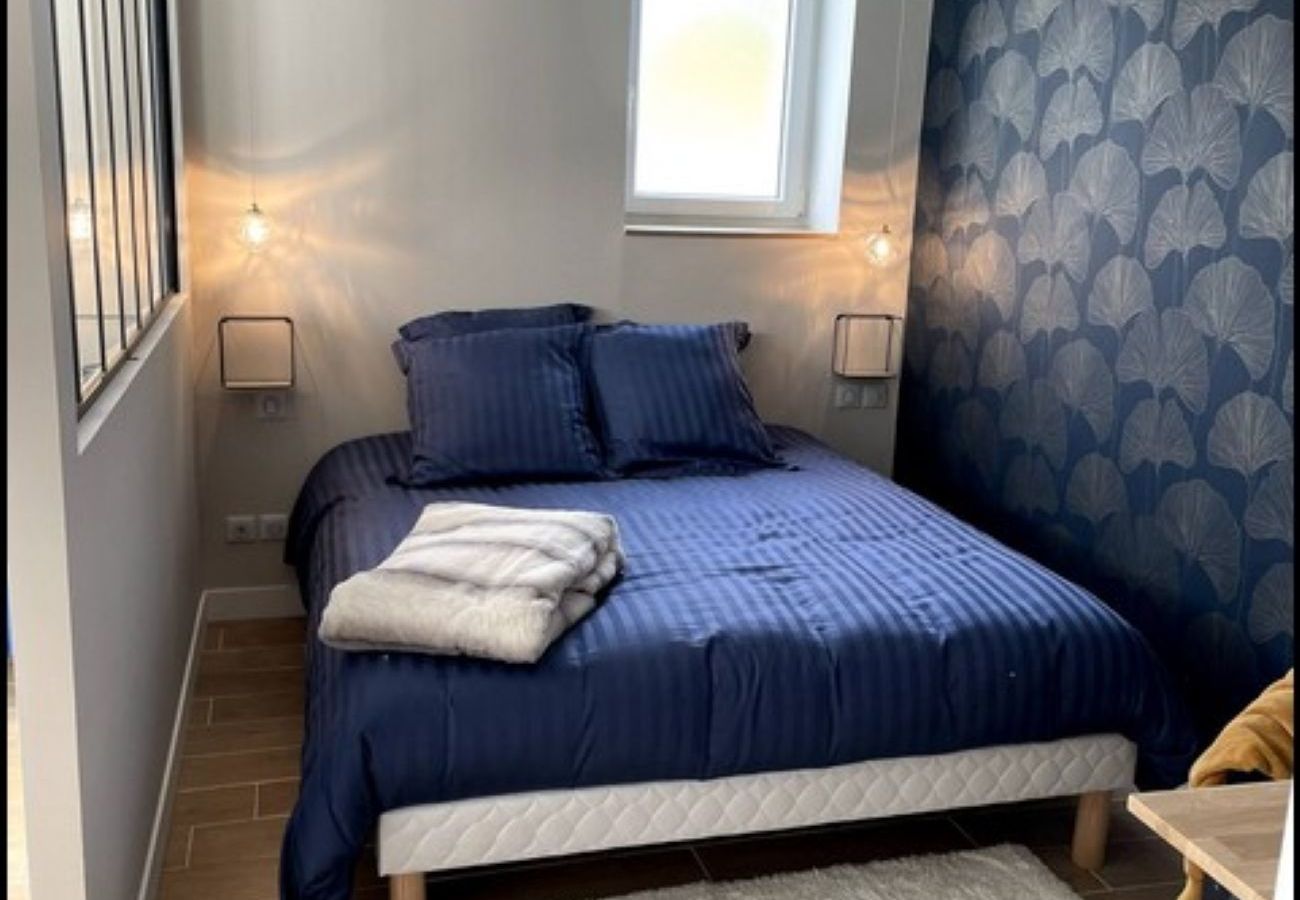 Studio à Vierzon - Charmant Studio Balnéo wifi borne electrique