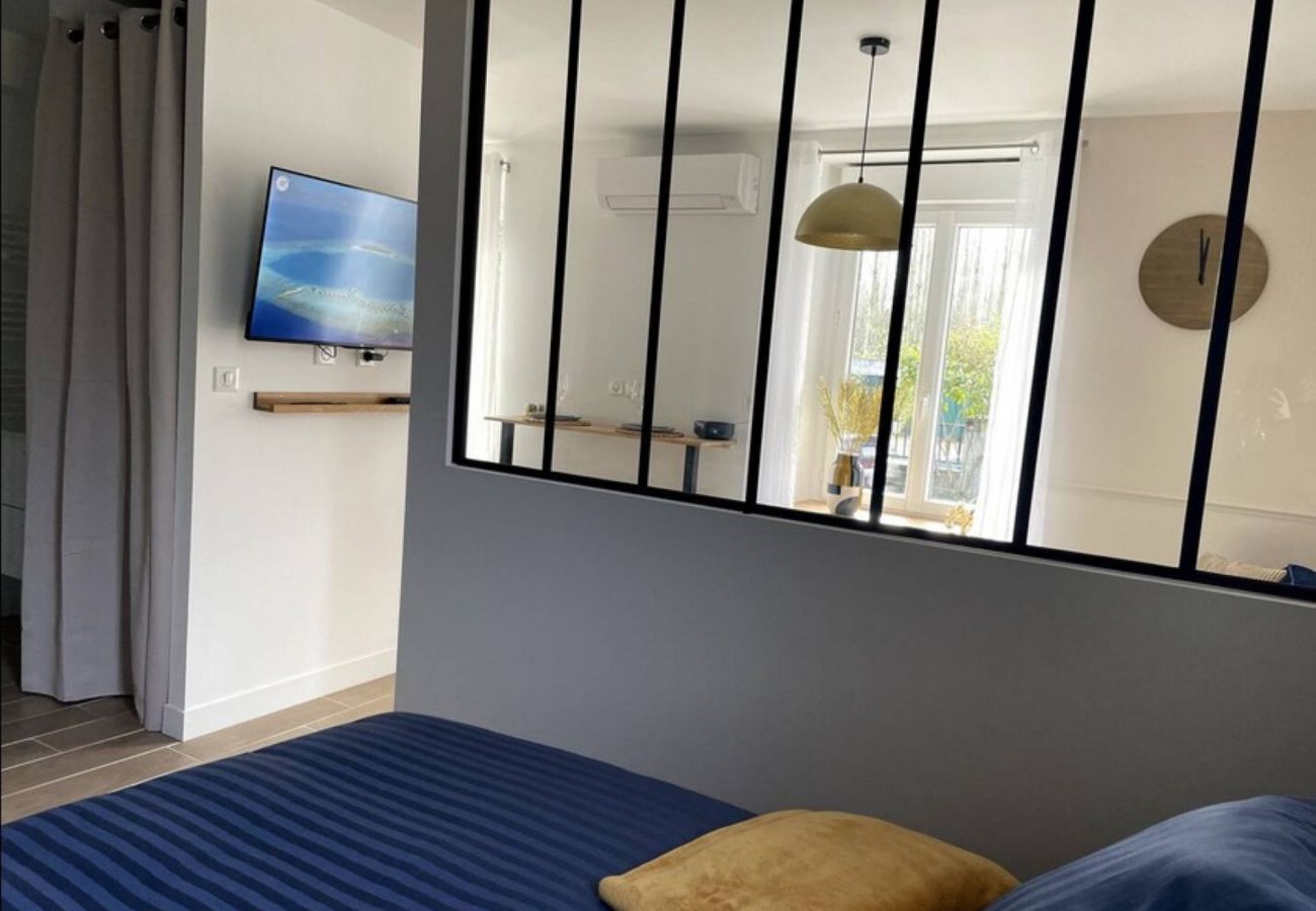 Studio à Vierzon - Charmant Studio Balnéo wifi borne electrique