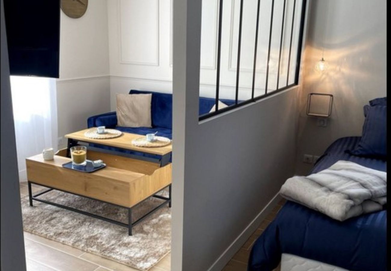 Studio à Vierzon - Charmant Studio Balnéo wifi borne electrique