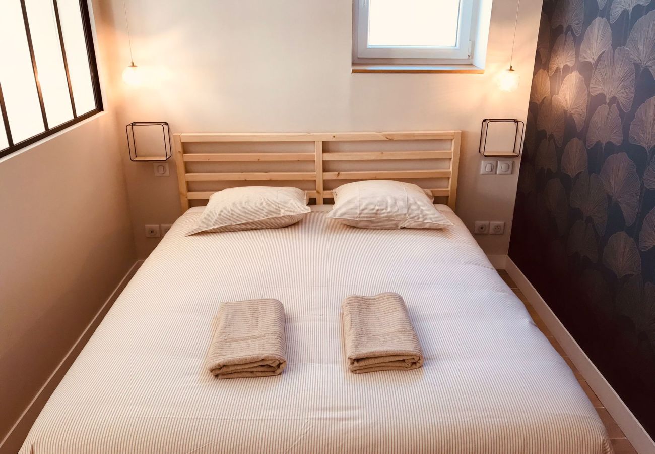 Studio à Vierzon - Joli Meublé 2 lits Balnéo wifi borne electrique