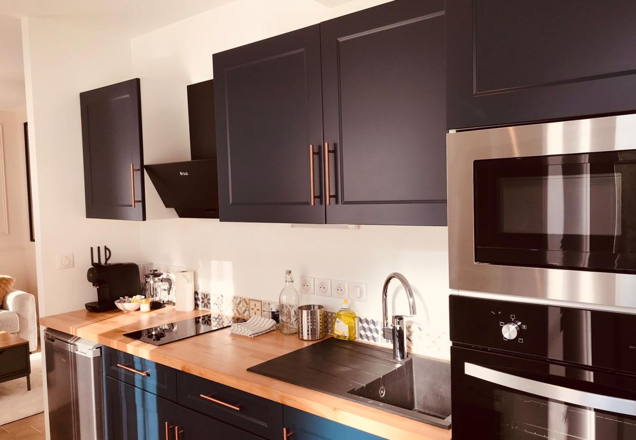 Studio à Vierzon - Joli Meublé 2 lits Balnéo wifi borne electrique