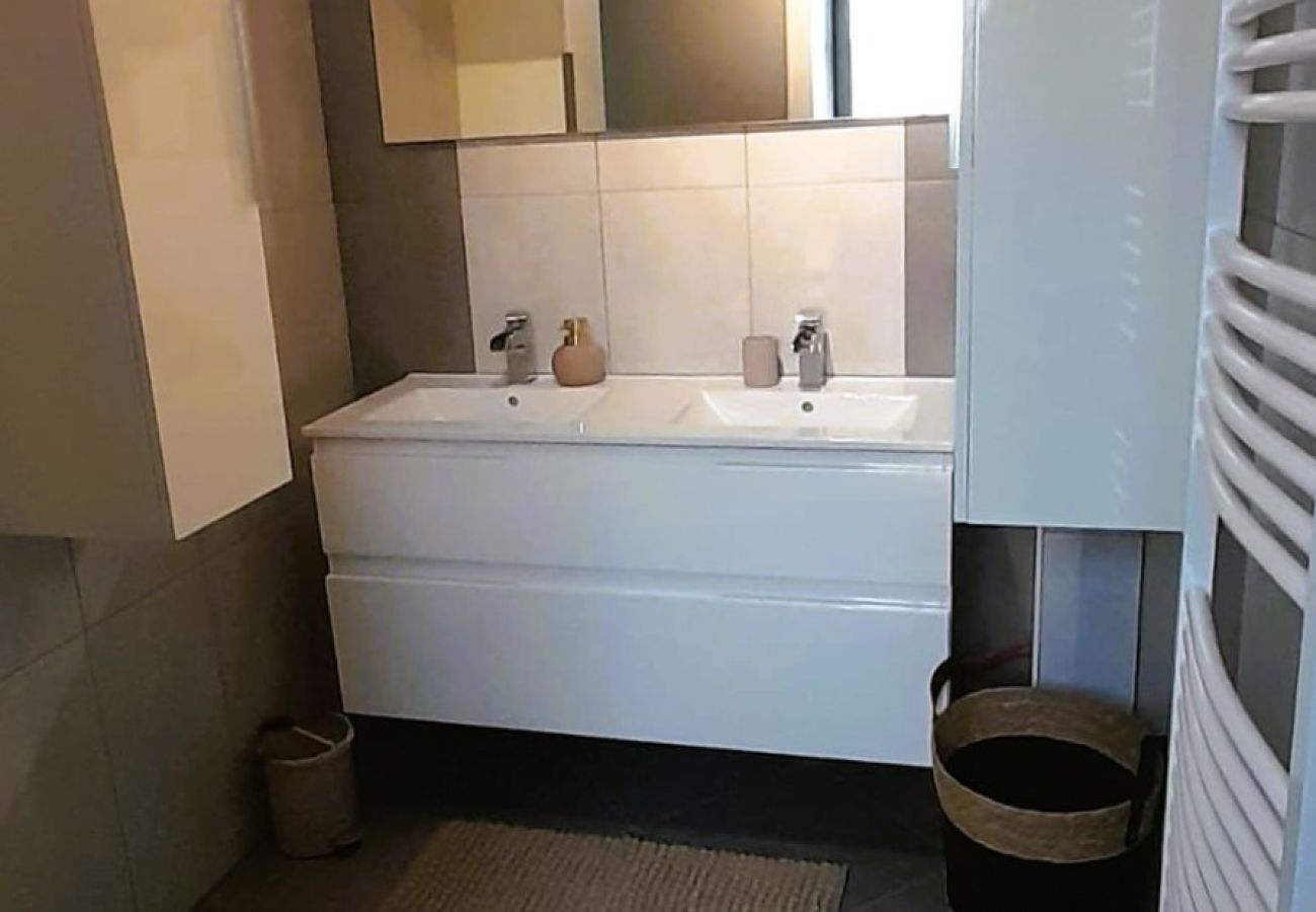 Appartement à Issoudun - Le St Roch - appart 6/8 pers - wifi - centre ville