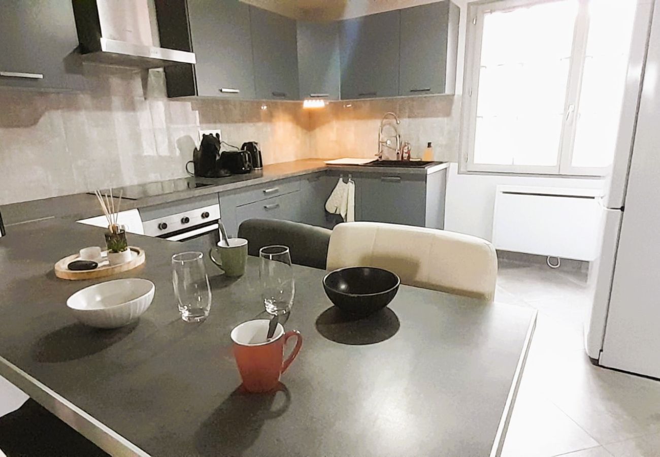 Appartement à Issoudun - Le St Roch - appart 6/8 pers - wifi - centre ville