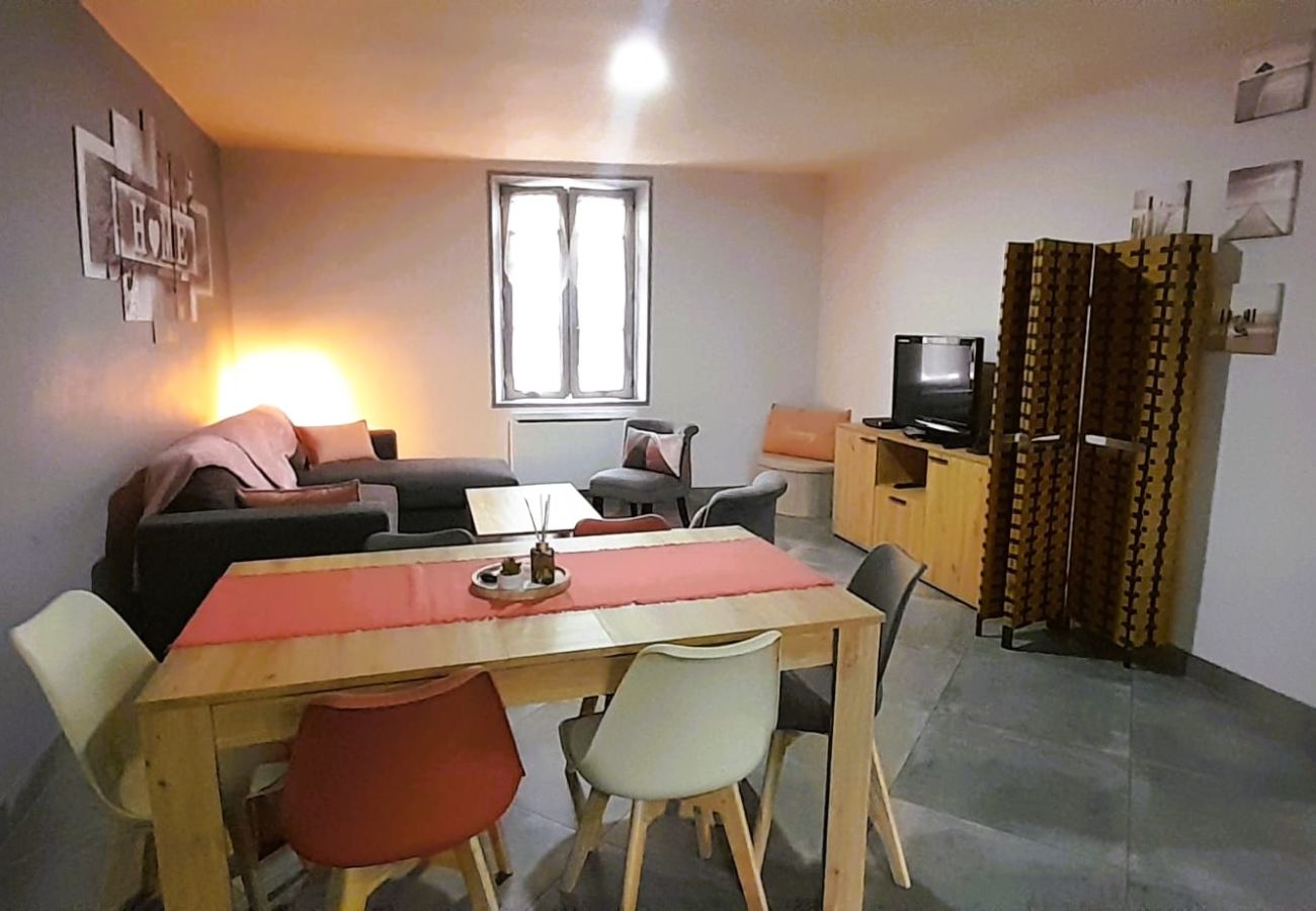 Appartement à Issoudun - Le St Roch - appart 6/8 pers - wifi - centre ville