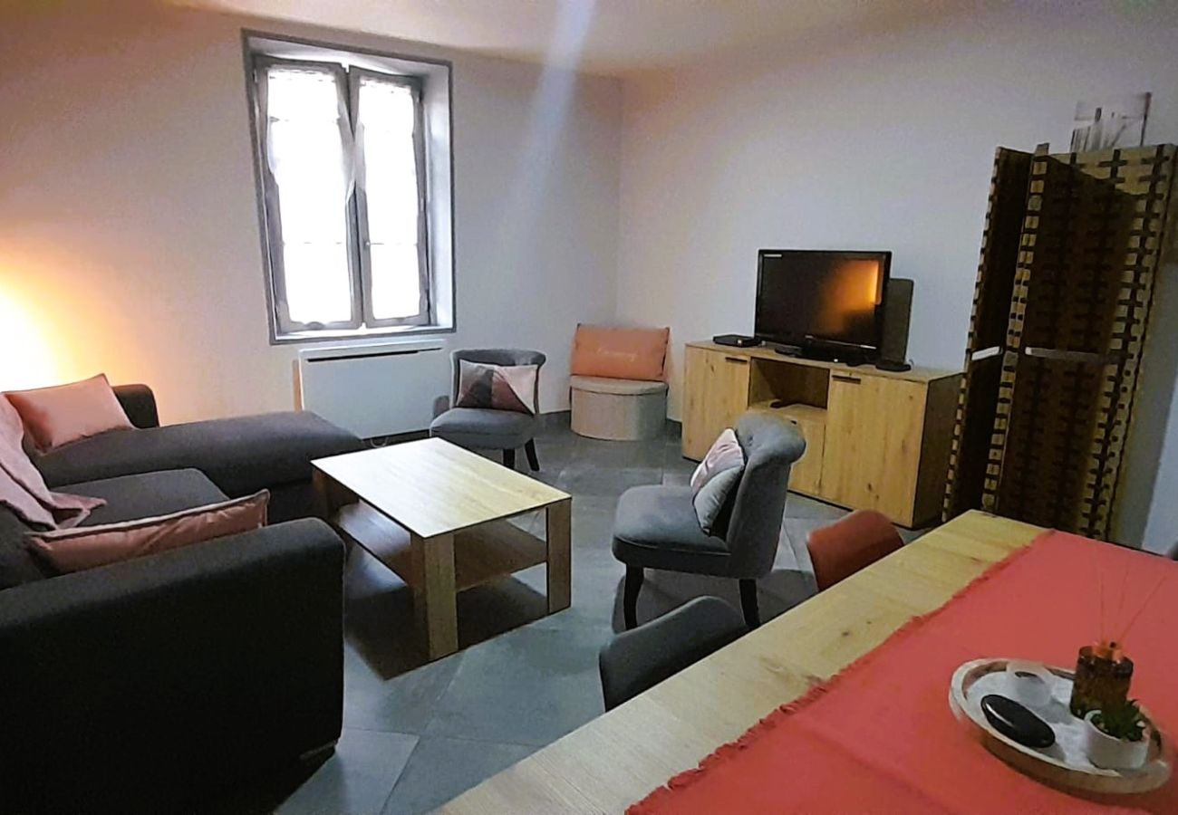 Appartement à Issoudun - Le St Roch - appart 6/8 pers - wifi - centre ville