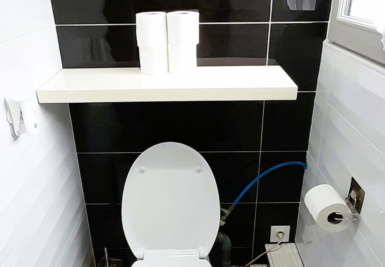 Appartement à Issoudun - Le St Roch - appart 6/8 pers - wifi - centre ville