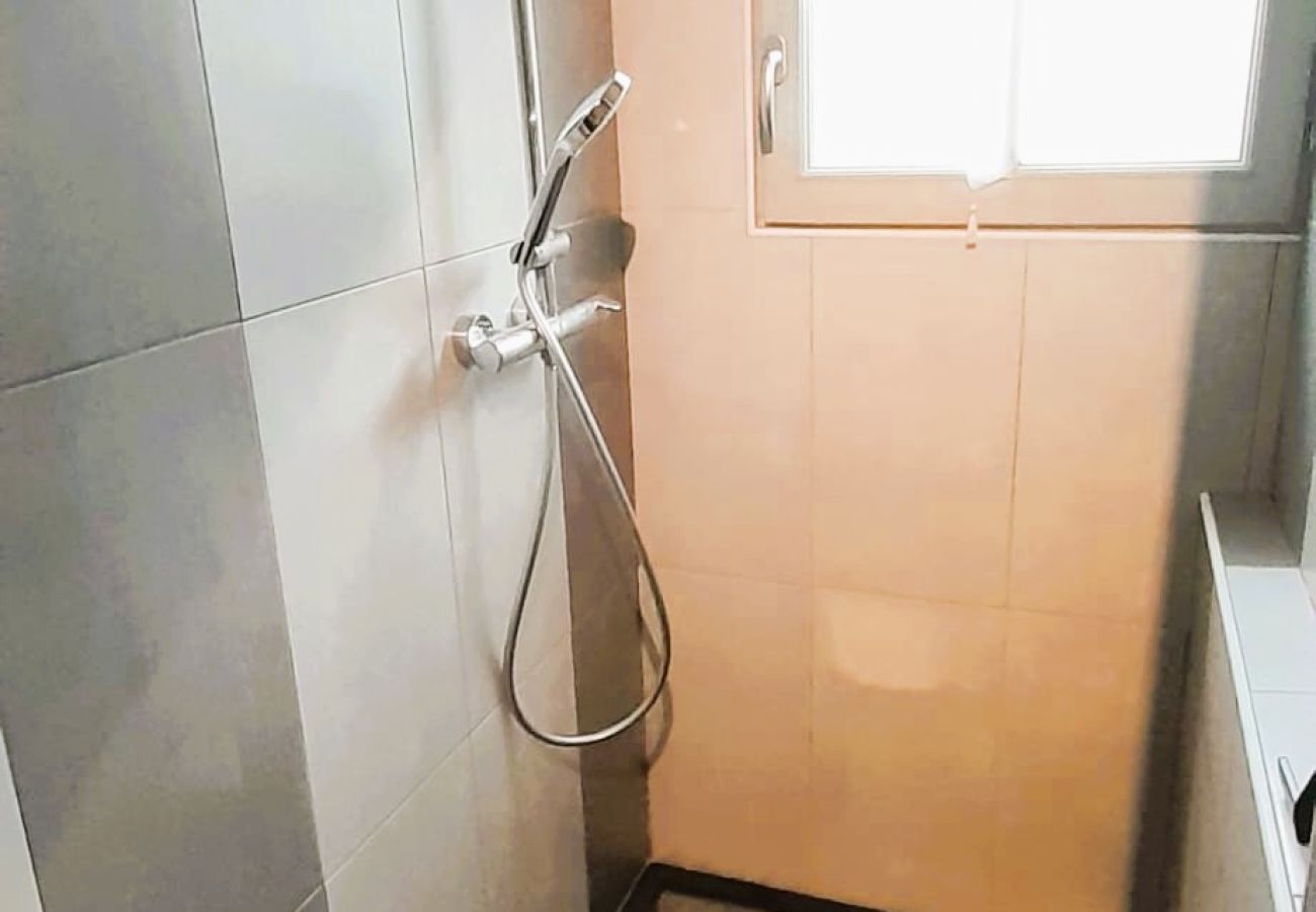 Appartement à Issoudun - Le St Roch - appart 6/8 pers - wifi - centre ville