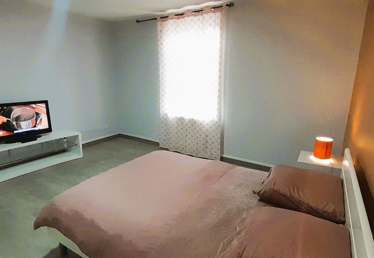 Appartement à Issoudun - Le St Roch - appart 6/8 pers - wifi - centre ville