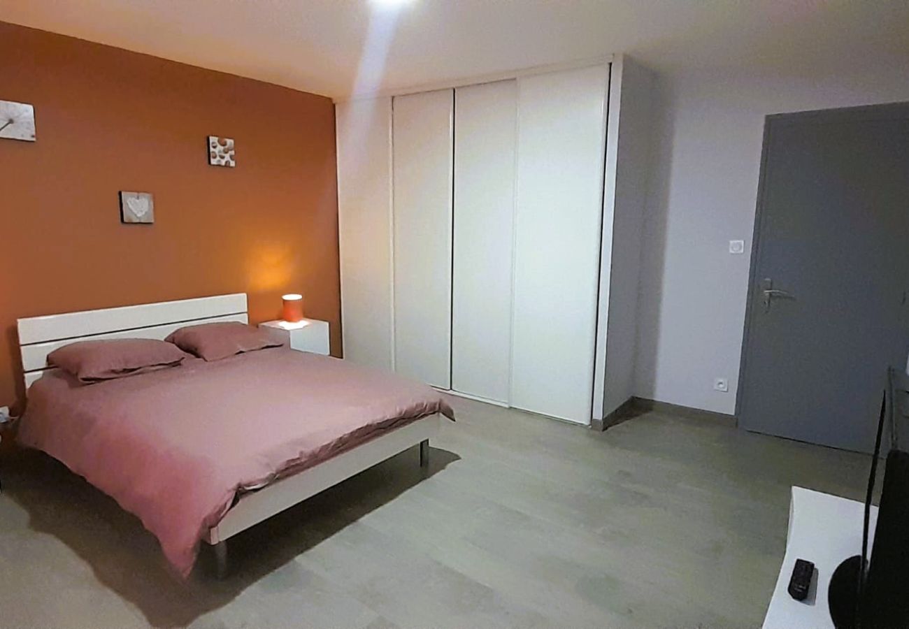 Appartement à Issoudun - Le St Roch - appart 6/8 pers - wifi - centre ville