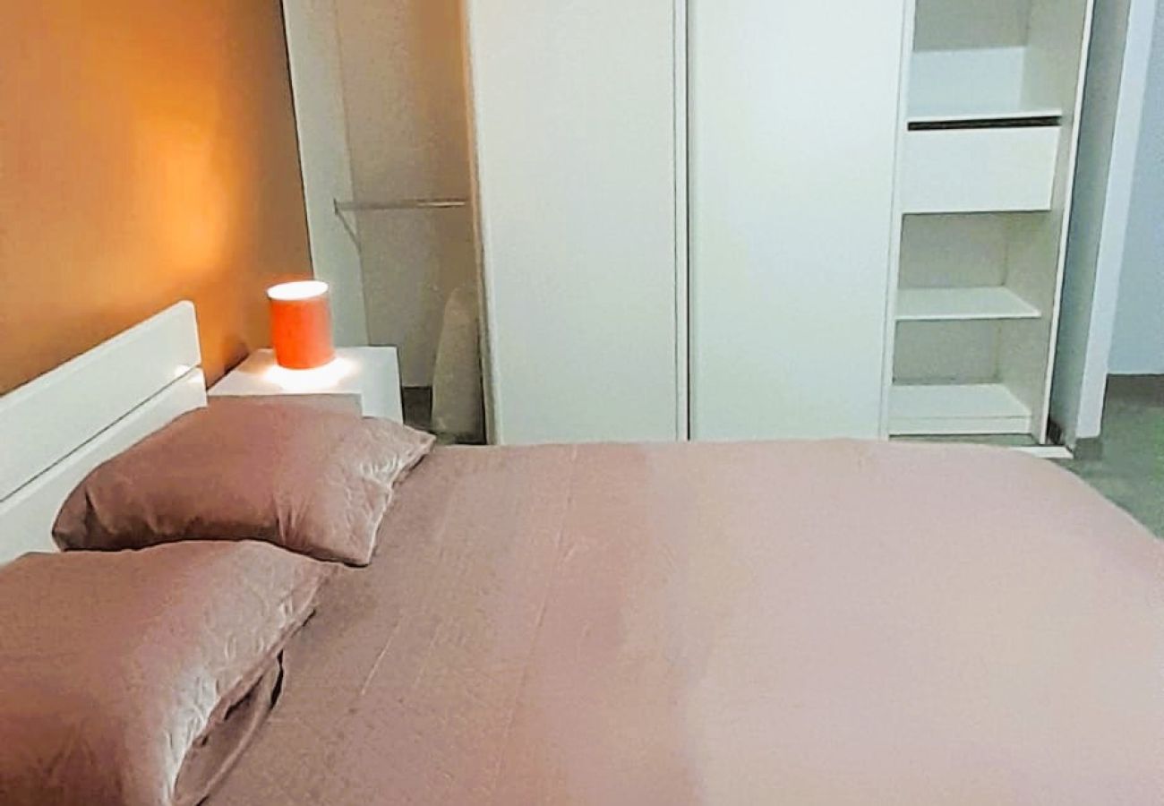 Appartement à Issoudun - Le St Roch - appart 6/8 pers - wifi - centre ville