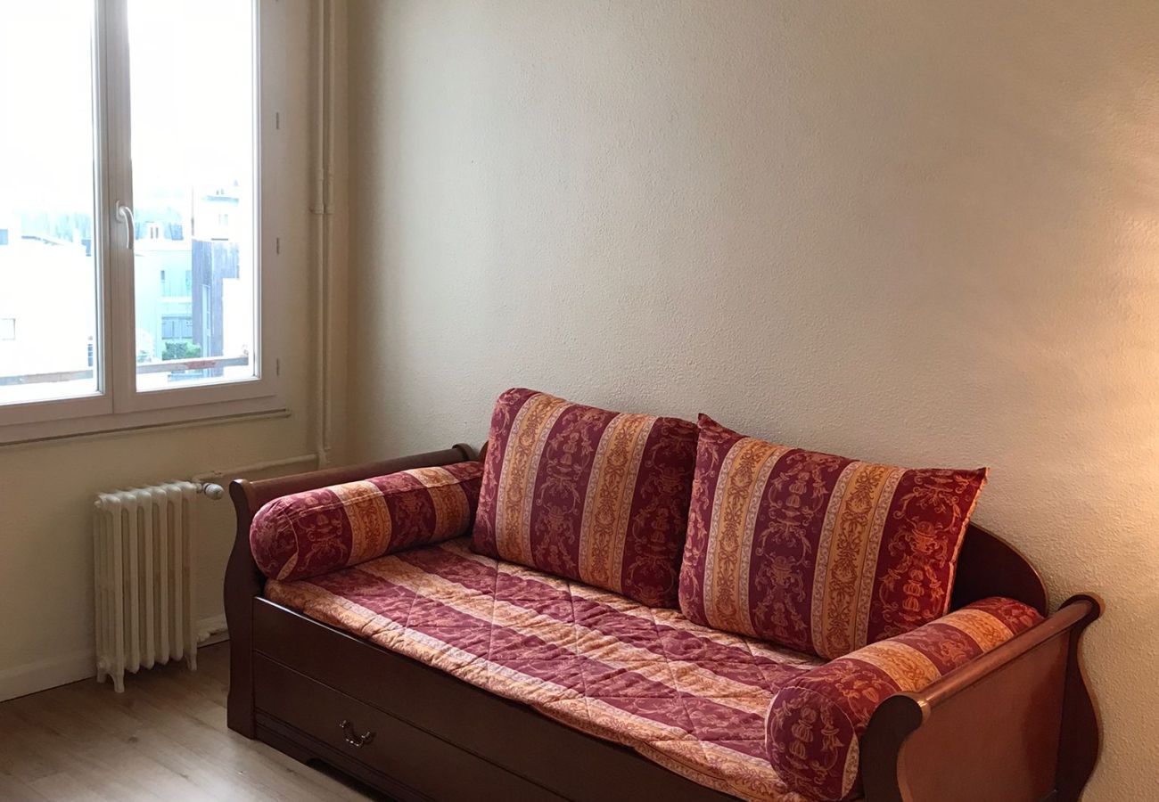 Appartement à Châteauroux - B- Meublé cosy centre ville 4 pers - ascenseur