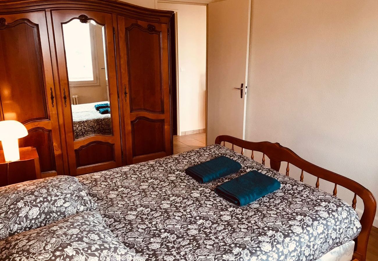 Appartement à Châteauroux - B- Meublé cosy centre ville 4 pers - ascenseur