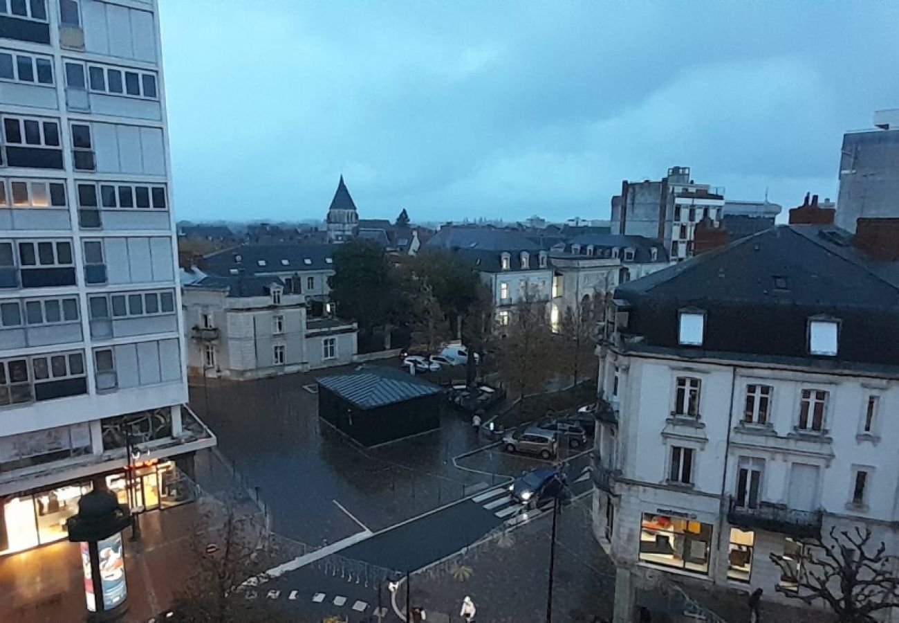 Appartement à Châteauroux - B- Meublé cosy centre ville 4 pers - ascenseur