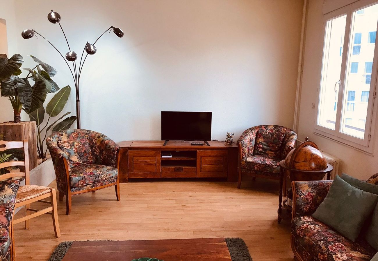 Appartement à Châteauroux - B- Meublé cosy centre ville 4 pers - ascenseur