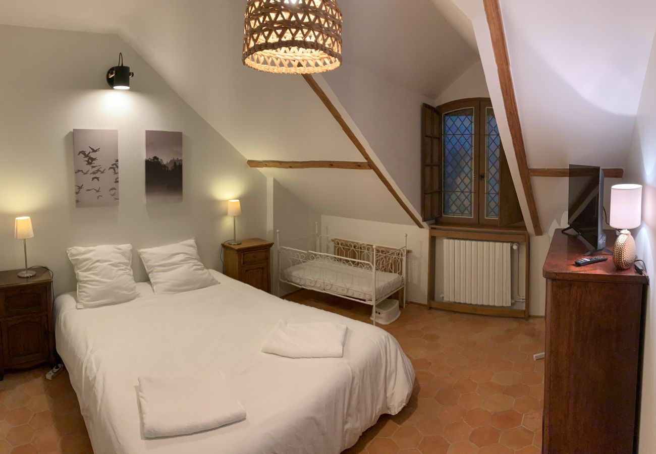 Maison à Rosnay - Gîte Familial 4 étoiles - École du Maupas - Brenne