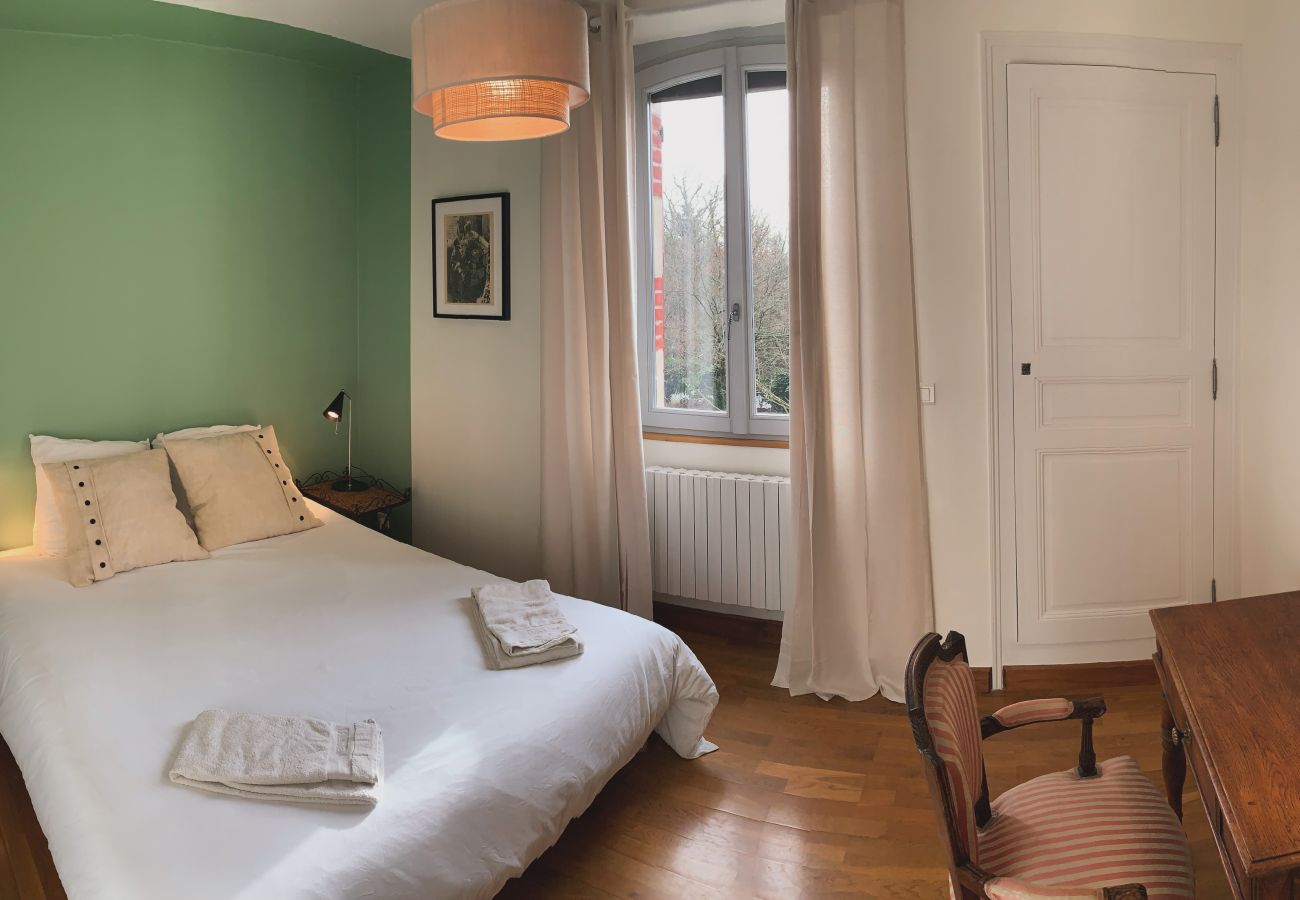 Maison à Rosnay - Gîte Familial 4 étoiles - École du Maupas - Brenne