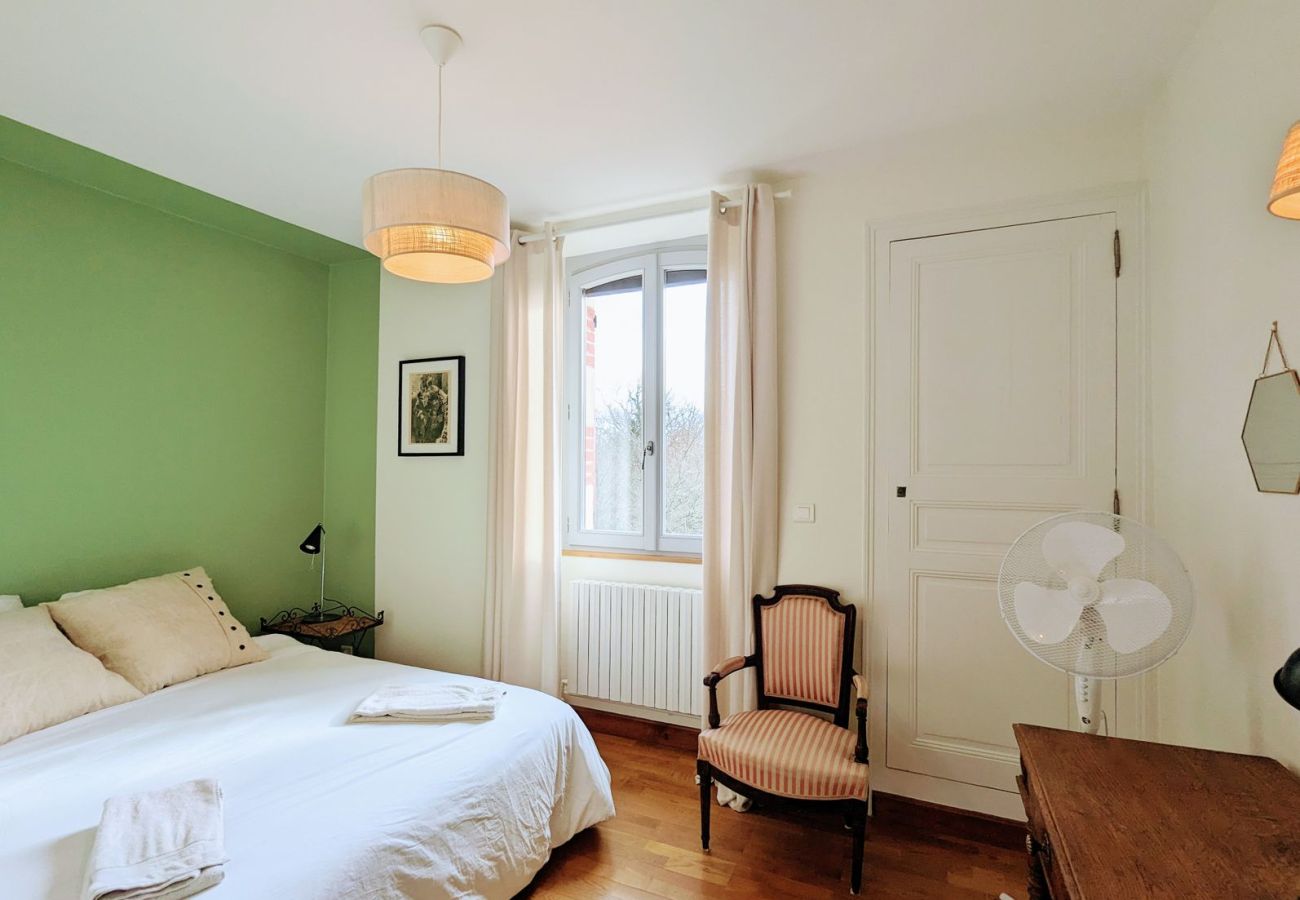 Maison à Rosnay - Gîte Familial 4 étoiles - École du Maupas - Brenne