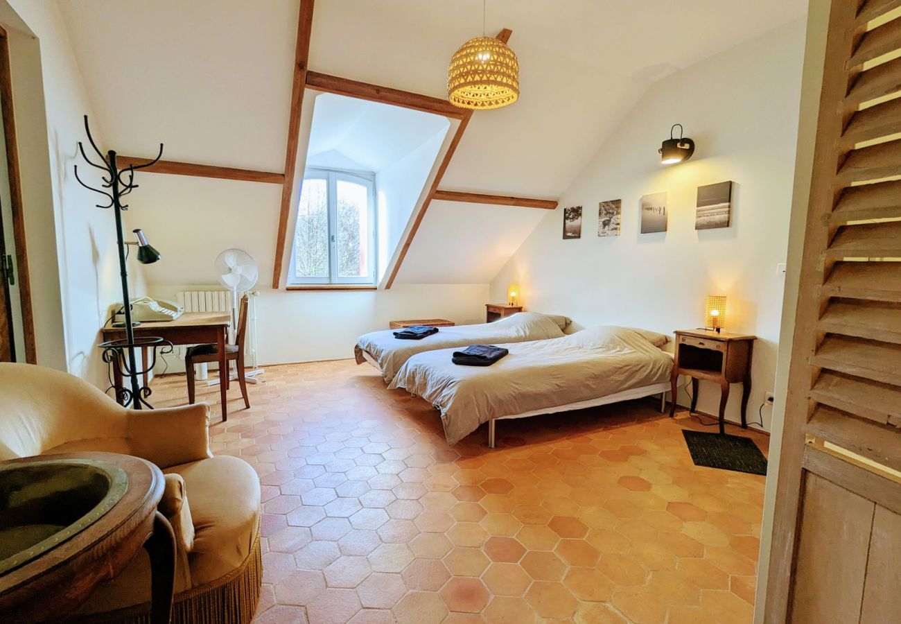 Maison à Rosnay - Gîte Familial 4 étoiles - École du Maupas - Brenne