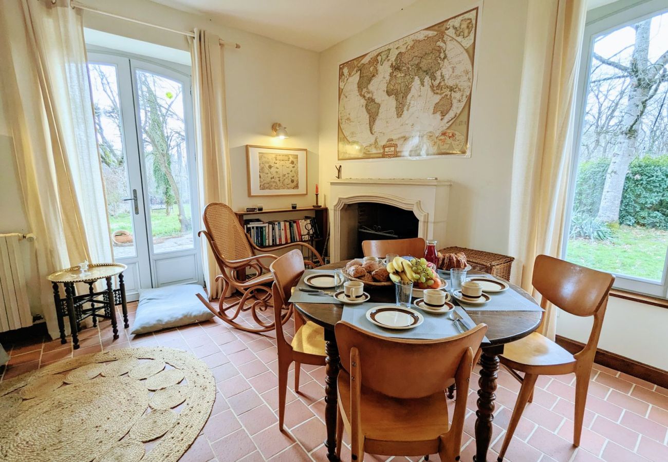 Maison à Rosnay - Gîte Familial 4 étoiles - École du Maupas - Brenne