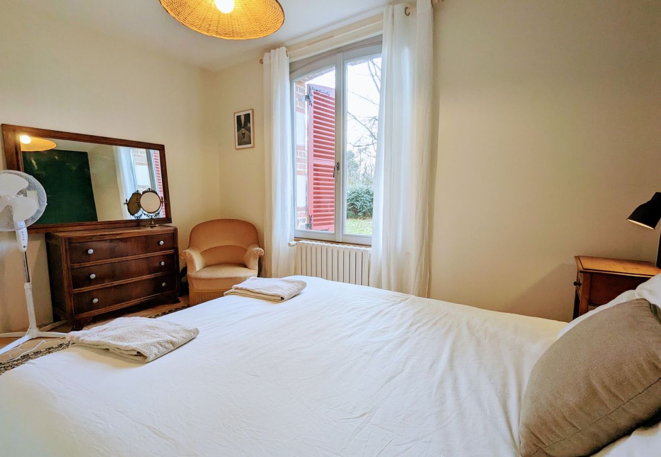 Maison à Rosnay - Gîte Familial 4 étoiles - École du Maupas - Brenne