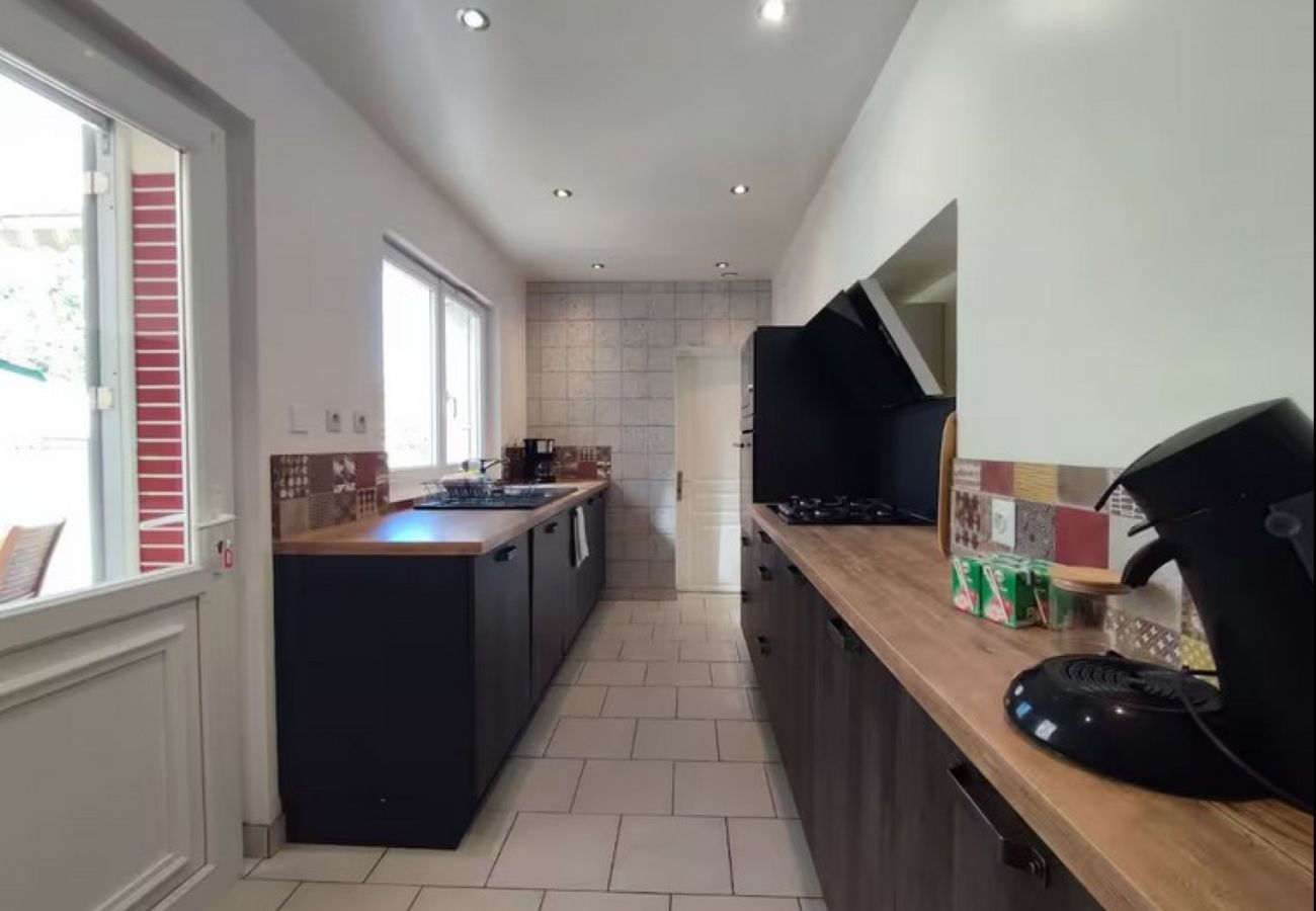 Maison à Châteauroux - Gite St Denis-jardin-wifi-3 chambres