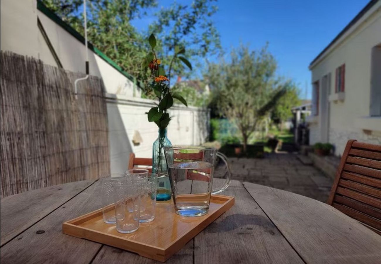 Maison à Châteauroux - Gite St Denis-jardin-wifi-3 chambres